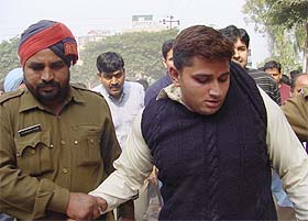 The person who planned to flee after withdrawing Rs 5 lakh from a bank