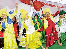 Students of Ajit Karam Singh International Public School, Mohali, perform at the Pied Piper Fair