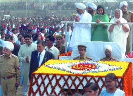 Nirankari Baba Hardev Singh Ji Maharaj, his wife Sawinder Ji and Nirankari Rajmata Kulwant Kaur Ji during a rally