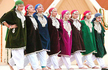 Kashmiri girls perform traditional Rouf dance during the Jammu and Kashmir Day celebrations at India International Trade Fair in New Delhi 