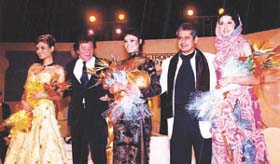 Sharan Mishra with other contestants
