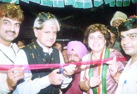 Anil Shastri inaugurating the election office of Prof Kiran Walia, Congress candidate, Hauz Khas constituency