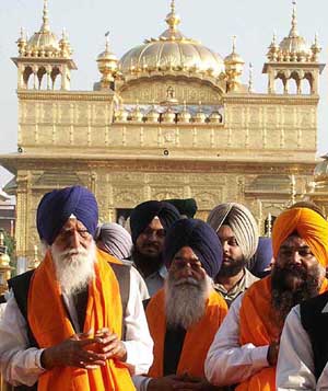 SGPC chief Gurcharan Singh Tohra comes out of the Golden Temple after paying his obeisance