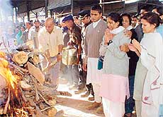 Mr Neeraj Vats lights the pyre of his son, Major Navneet Vats, as the martyrs wife Shivani with folded hands struggles to control her tears