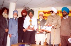 Ajaib Chitarkar and Gurdev Singh Nirdhan are presented with the Ghazal Shiromani Award