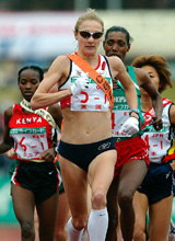 British runner Paula Radcliffe, world record holder in the womens marathon, leads the pack at the start of the 2003 International Chiba Ekiden Marathon relay race
