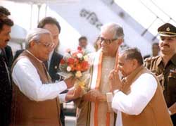 Prime Minister Atal Bihari Vajpayee being greeted by Uttar Pradesh Governor Vishnu Kant Shastri and Chief Minister Mulayam Singh Yadav on his arrival at Amausi airport in Lucknow