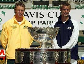 Australia's Lleyton Hewitt (L) and Spain's Juan Carlos Ferrero pose with the Davis Cup after the final draw ceremony in Melbourne 