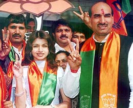 Bollywood actress Bhagyashree compaigns for BJP candidate Surya Prakash for the forthcoming Assembly election, in New Delhi on Friday.