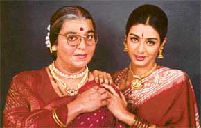 Kamal Haasan (left) was fetching as a matron in Chaachi 420