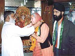 PLEASE GOD: Social activist Nafisa Ali being greeted at the Prachin Mahavir Mandir, Kashmiri Gate where she tries to seek the Lords blessings for the Congress victory. She was accompanied by Jaswinder Singh Honey, president, Youth Akali Dal (MTS) in the Capital on Sunday