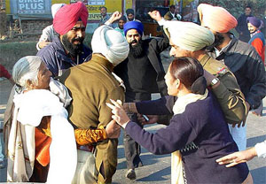 GENDER NO BAR: Women Akali workers push aside Punjab cops to clear the way for supporters