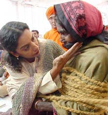 Bollywood actress Shabana Azmi with an activist of the Bandhuwa Mukti Morcha at a sit-in demonstration at Jantar Mantar in the Capital