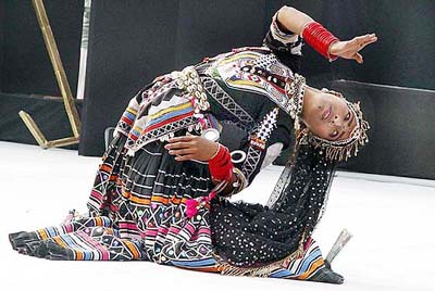 An artiste from Rajasthan performs folk dance kalbelia