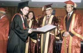 Minister of Culture and Tourism Jagmohan giving away medals and postgraduate diplomas to the meritorious students of Amity School of Communications.