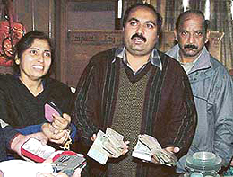 Ms Neelam and Mr Chander Sharma, sister and brother of victim Parveen Arora, show cash and jewellery found in the latters almirah, claiming that robbery could not have been the motive behind the triple murder.