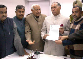 Punjab BJP President Avinash Rai Khanna and senior party leaders presents a memorandum to Punjab Governor O.P. Verma at Raj Bhavan
