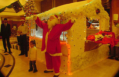A unique Snow Hut Pastry Shop lifted straight from a fairy tale book was set up in the lobby of Majestic Park Plaza