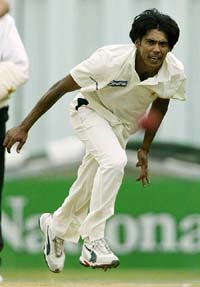 Pakistan's Mohamed Sami bowls during New Zealand's second innings on his way to take five wickets for 44 runs on the final day of first Test
