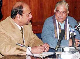 HRD Minister Murli Manohar Joshi along with University Grants Commission (UGC) chairman  Prof Arun Nigavekar