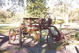 A leveller machine grounded as an antique of the 19th century plantations.
