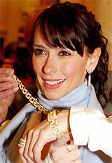 US actress Jennifer Love Hewitt tries on a necklace and bracelet on the opening day of Harrods' annual post-Christmas sale in London 