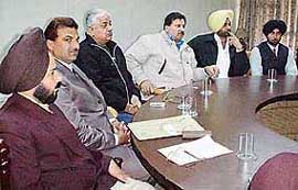 Padma Shri Kartar Singh, Director, Sports, Punjab, addresses a press conference in Ludhiana 