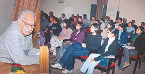 Mr Kuldip Nayar addresses students of the Department of Journalism and Mass Communication, Patiala