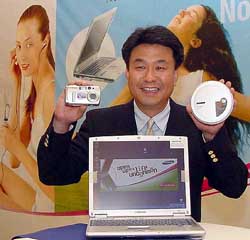 Samsung India Director Harry Ahn launches the worlds thinnest notebook PC model, wireless printer, MP3 player and digital products in New Delhi