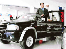 Mr H.S. Saluja, dealer prinicipal, Saluja Ford, along with Mr Vinay K. Piparsania, Vice-President, Marketing, Ford India, after the inauguration of the new showroom