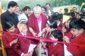  Social acitivist Nafisa Ali inaugurating a childrens park in Noida