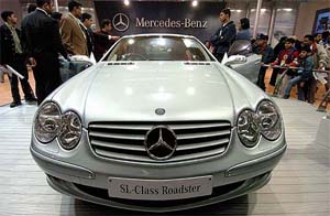 Visitors look at a Mercedes-Benz SL-Class Roadster at the Auto Expo 2004 at Pragati Maidan in New Delhi