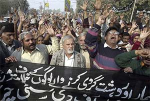 Pakistani Christians hold a rally in Lahore on Friday in protest against Thursdays car-bomb attack on an Anglican Cathedral in which 11 persons were injured