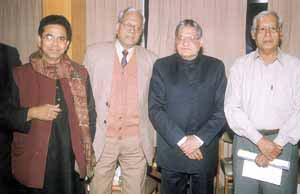 Pallavi Arts organised a function to greet eminent poet Jagdish Chaturvedi on his 72nd birthday and also to congratulate him on receiving Padamshree