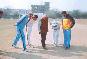 Former Test players Vivek Razdan and Saba Karim keenly observing the toss in the ESPN Star Sports Corporate