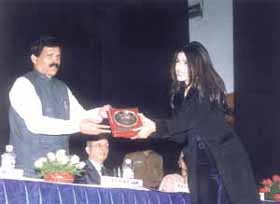 Singer Shibani Kashyap was recently felicitated by the Central Revenue Sports Board. She received the award from Shripad Y Naik of the Ministry of Finance. The CRS identifies upcoming talent in the field of sports and cultural activities and Shibani was chosen for her contribution to Indipop.