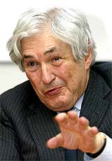 World Bank President James Wolfensohn gestures as he answers journalists' questions