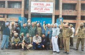 Jail guards stage a dharna and raise slogans against the Central Jail authorities
