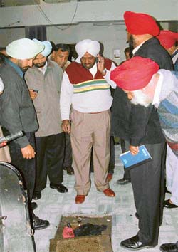 Personnel of the CIA Staff and police examine the site of the murder of a businessman at Tilak Nagar in Ludhiana