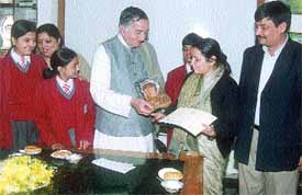 President, SOS India, Mr J N Kaul awarding Young Ambassadors certificate and a memento to Red Roses Public School 
