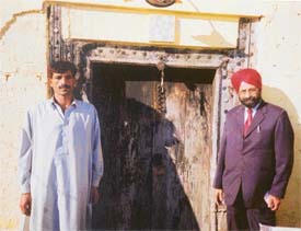 Mr N.S. Nanda in front of his ancestral house in Darkhali Khurd village, Rawalpindi district, Pakistan