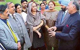 A delegation of lawyers from Pakistan interacts with Punjab Governor-cum-UT Administrator Justice O.P. Verma in Chandigarh on Monday. 
