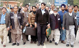 A traders’ delegation from Pakistan arrives at the checkpost