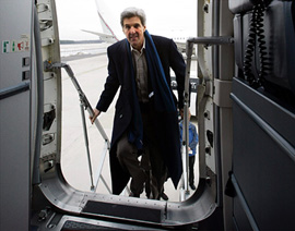 US Democratic presidential candidate John Kerry boards his campaign plane at Dulles Airport 