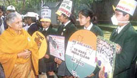 Delhi Chief Minister Sheila Dikshit with schoolchildren during the ‘Clean India Annual Meet’ in the Capital