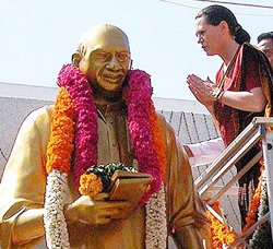 Congress President Sonia Gandhi garlands the statue of K. Kamaraj in Chennai on Friday.
