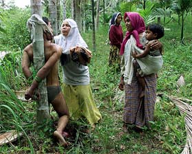 Honorable Mention Spot News Singles of the World Press Photo of the year 2003 by Indonesian photographer