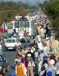 Activists of the Youth Akali Dal converged on the Ludhiana-Ferozepore national highway to attend a rally at Bhanor, near Ludhiana, on Monday.