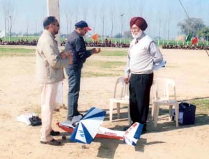 Manjeev Bhogal and Dharminder before the aeromodelling display at Anand Ishar school, Chhapar in Ludhiana