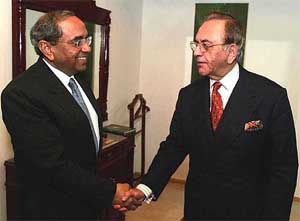Indian Foreign Secretary Shashank, shakes hand with Khursheed Mehmood Kasuri, foreign minister of Pakistan